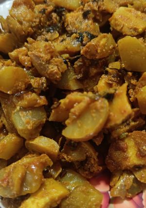 A picture of Singhade ki sabzi.