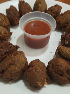 Una foto de Frituras de frijoles chinos, chorizo y queso