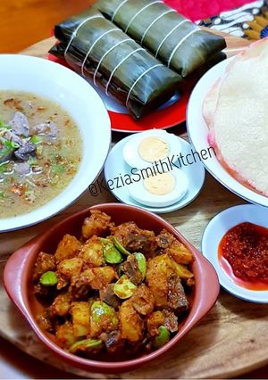 A picture of COTO MAKASSAR (Makassar Beef Soup).