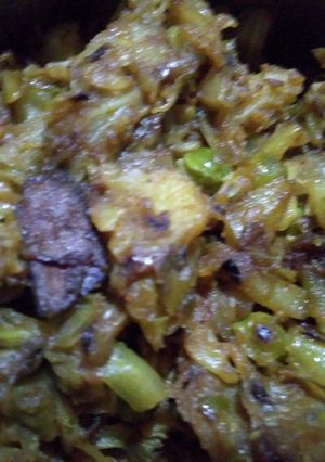 বাঁধাকপি ঘন্ট (badhakopi ghonto recipe in Bengali) রেসিপির প্রধান ছবি