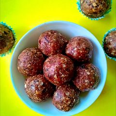 A picture of Peanut butter energy bites.