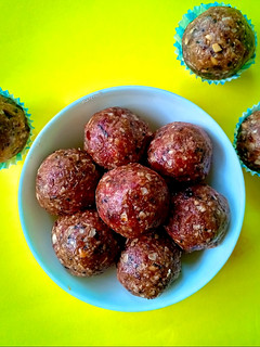 A picture of Peanut butter energy bites.