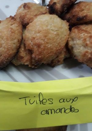 Une photo de Tuiles amandes ou petits gateaux aux amandes!