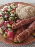 Baconszalonnában sült cukkíni főtt quinoával és görög salátával #gluténmentes#tejmentes