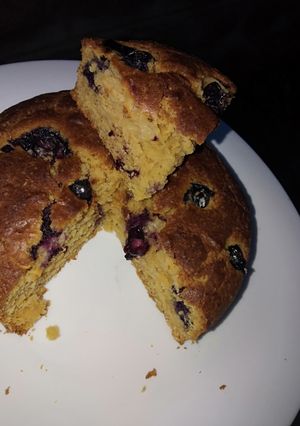 A picture of Blueberry lemon cake.