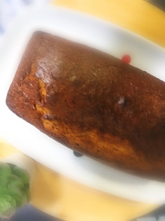 Una foto de Bizcocho de limón y pistachos con harina de centeno