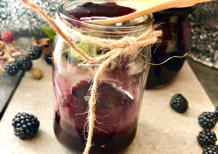 Confettura more, gelsi e cannella