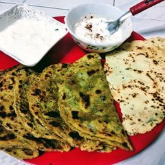 A picture of Palak Paratha.