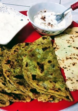 A picture of Palak Paratha.