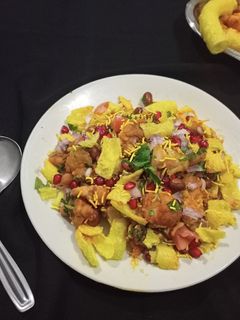 ભૂંગળા બટાકા ચાટ (Bhungra Bataka Chaat Recipe In Gujarati) રેસીપી મુખ્ય ફોટો