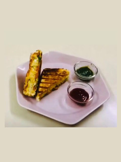 વેજ મેયો સેન્ડવિચ (Veg Mayo Sandwich Recipe in Gujarati) રેસીપી મુખ્ય ફોટો