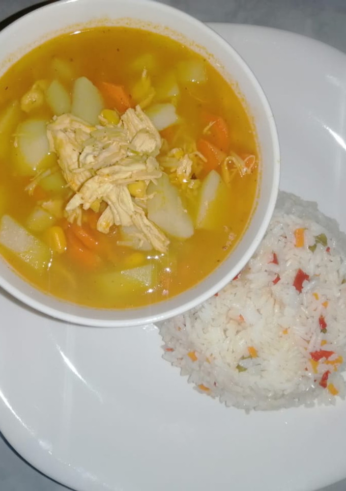 Una foto de Sopita de pollo con verduras