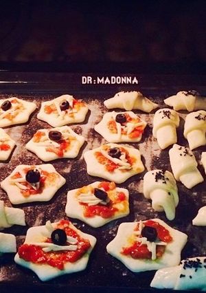 صورة لوصفة اسهل عجينة معجنات بيتزا 🍕 وكرواسون🥐 وخلية نحل 🐝