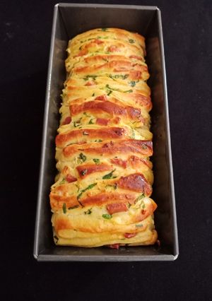 Foto resep Garlic Scallion Smoke Beef Bread