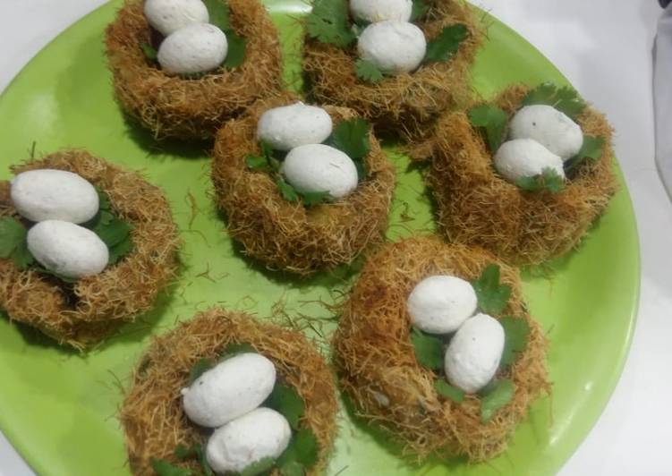 Baked bird nest snack