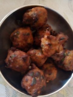 મેથી ના ગોટા (Methi na Gota Recipe in Gujarati) રેસીપી મુખ્ય ફોટો