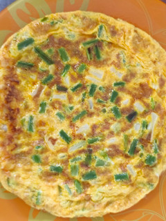 Una foto de Tortilla de ajetes tiernos