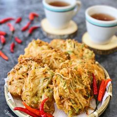 A picture of Bakwan Sayur Renyah (Crunchy Indonesian Vegetables Fritters).
