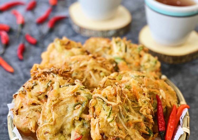Recipe of Any-night-of-the-week Bakwan Sayur Renyah (Crunchy Indonesian Vegetables Fritters)