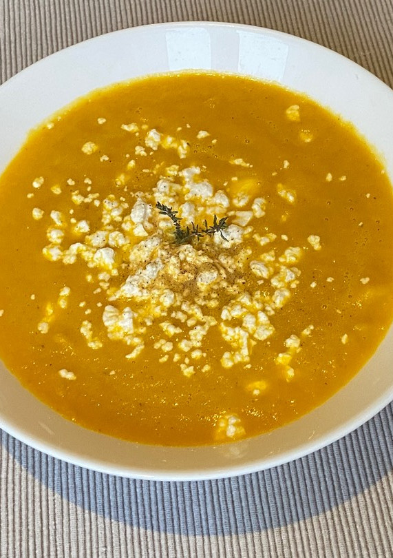 Una foto de Crema de pastanaga amb formatge de cabra 🥕