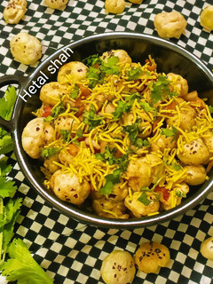 મખાણા ભેળ (Makhana Bhel Recipe In Gujarati) રેસીપી મુખ્ય ફોટો