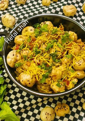 મખાણા ભેળ (Makhana Bhel Recipe In Gujarati) રેસીપી મુખ્ય ફોટો