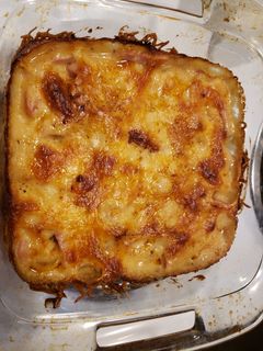 A picture of Cheesy ham & potatoes.