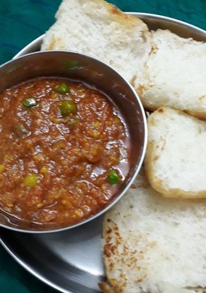 પાઉંભાજી (Pav Bhaji Recipe In Gujarati) રેસીપી મુખ્ય ફોટો