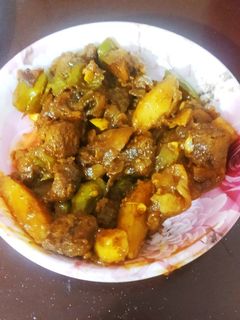आलू सोयाबीन शिमला(aloo soyabean shimla recipe in hindi) रेसिपी मुख्य फोटो