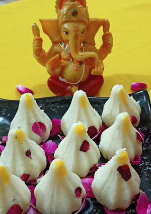 पनीर मोदक (paneer modak recipe in Hindi) रेसिपी मुख्य फोटो