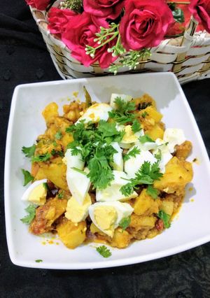 A picture of Alu Anday gravy.