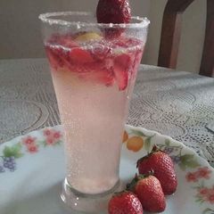 A picture of Strawberry mozzito.