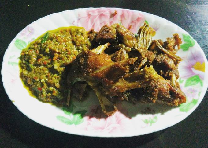 Bebek goreng sambal cabe ijo