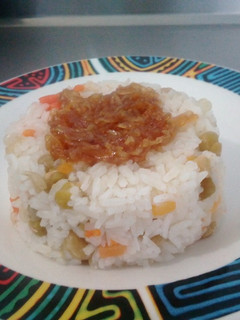 Una foto de Arroz con cebolla caramelizada