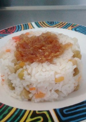 Una foto de Arroz con cebolla caramelizada
