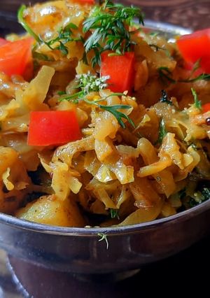 कोबी ची भाजी (kobichi bhaji recipe in marathi) रेसिपी चे मुख्य फोटो 