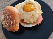 Une photo de oeuf burger healthy
