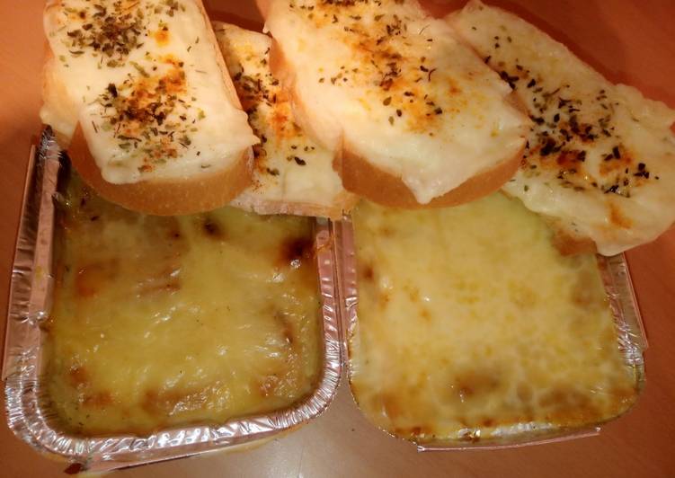 Sopa de cebolla en MC con tostas de queso