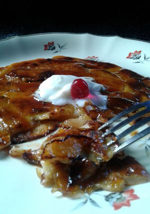 Una foto de Panqueques con manzanas al caramelo