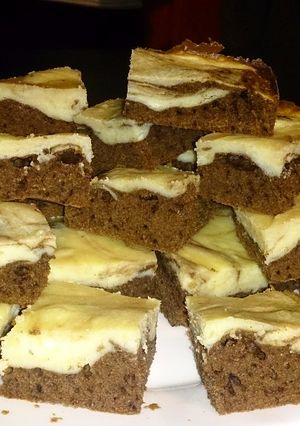Una foto de Brownie cheesecake swirl