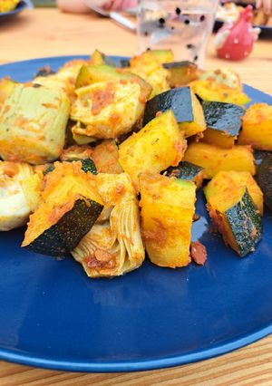 Une photo de Courgette et artichaut au pesto