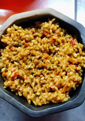 Una foto de Arroz yamaní integral con verduritas