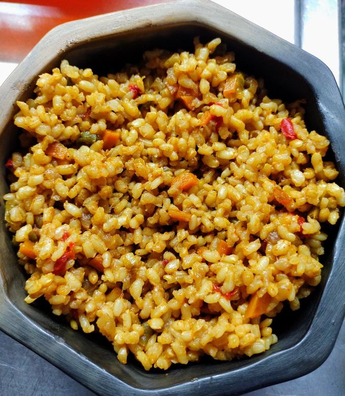 Una foto de Arroz yamaní integral con verduritas