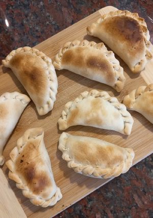 Una foto de Empanadas de bondiola desmenuzada