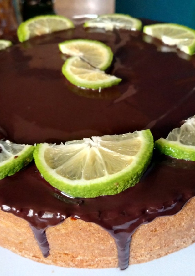 A picture of Lemon Cake with Chocolate drips.