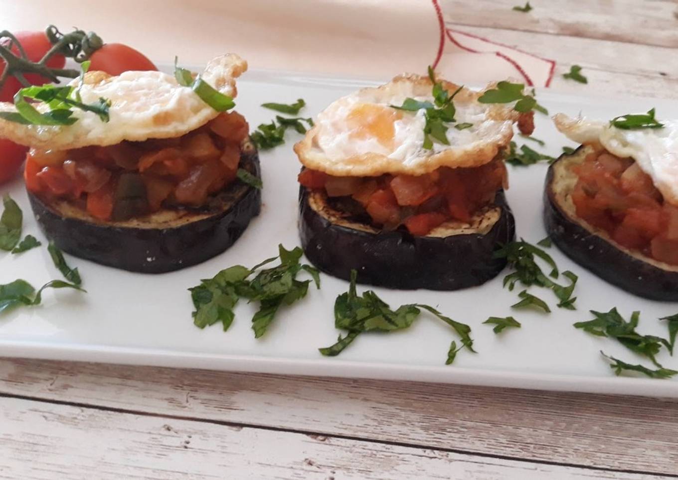 Pisto sobre berenjena