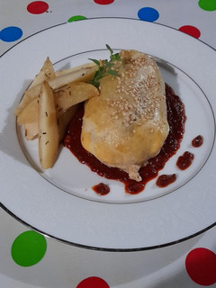 Una foto de Chile relleno hojaldrado