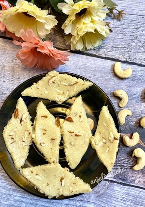 A picture of Kaju katli.