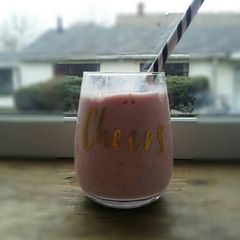 A picture of Strawberry and banana smoothie.