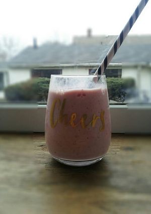 A picture of Strawberry and banana smoothie.